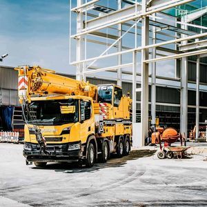 grue montée sur camion