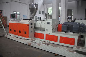 extrudeuse de panneaux