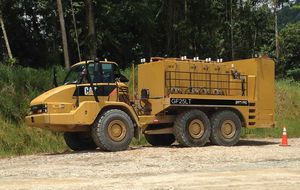 camion de transport de lubrifiant 1
