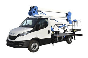 nacelle articulée montée sur camion