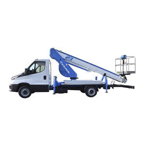 nacelle télescopique montée sur camion 1
