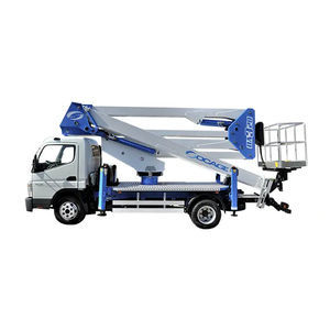 nacelle articulée montée sur camion 1