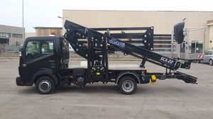nacelle articulée montée sur camion