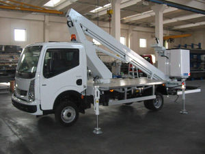 nacelle articulée montée sur camion