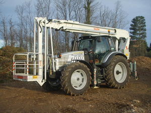 nacelle élévatrice téléscopique montée sur tracteur 1