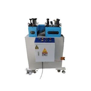 machine à redresser pour pièce métallique