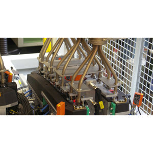 machine de rivetage automatique