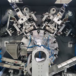machine de dorure à chaud avec alimentation automatique 1