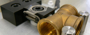 dispositif de serrage auto-ajustable