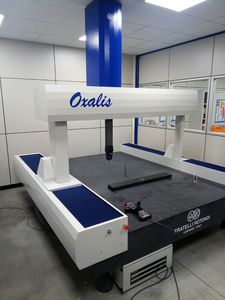 machine de mesure tridimensionnelle à portique