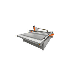 plotter de découpe avec convoyeur