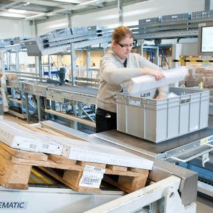 système de tri et de distribution pour l'industrie automobile