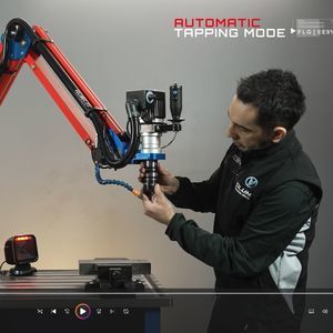 machine à tarauder à bras articulé