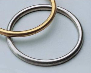 joint d'étanchéité à ressort / profilé / C-ring / en métal