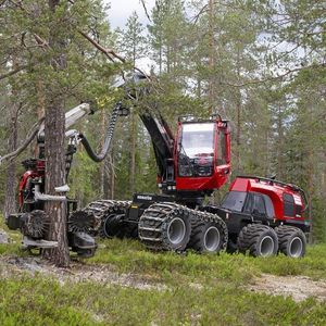 abatteuse forestière sur pneus