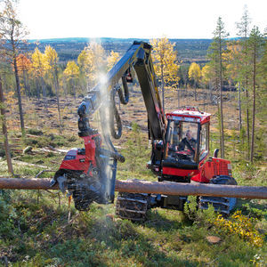 abatteuse forestière sur pneus