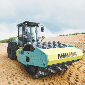 rouleau compresseur monocylindre