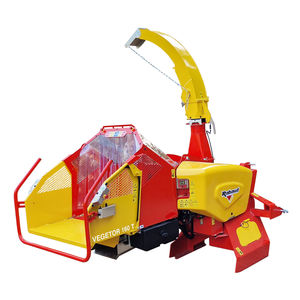 broyeur de branches monté sur tracteur