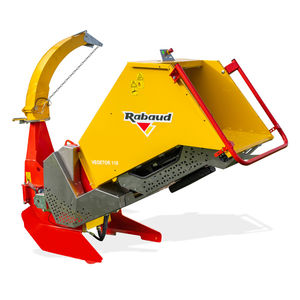 broyeur de branches monté sur tracteur