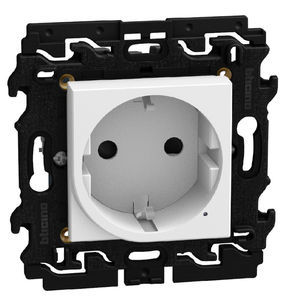 prise électrique encastrée 1