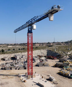 grue montée sur camion