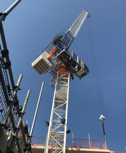 grue montée sur camion