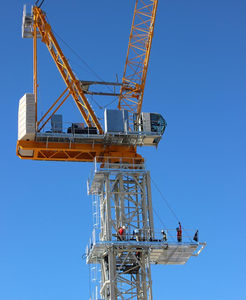 grue montée sur camion