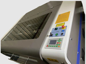 machine de découpe laser CO2 1