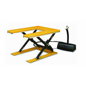 table élévatrice à simple ciseaux
