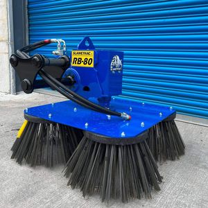 balai-brosse de pavé