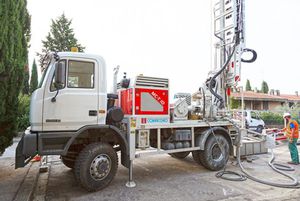 foreuse sur camion 1