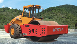 rouleau compresseur monocylindre