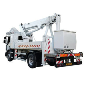 nacelle télescopique sur camion 1