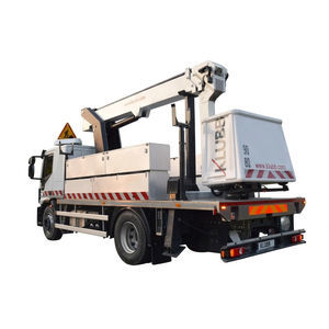 nacelle télescopique sur camion 1