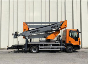 nacelle articulée sur camion 1