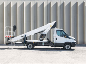 nacelle télescopique sur camion 1