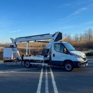 nacelle articulée sur camion 1