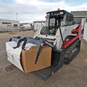 pince de manutention et compactage pour bâtiment