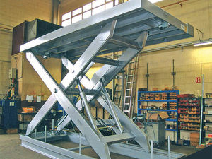 table élévatrice à ciseaux