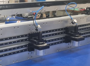 machine de perforation pour film plastique 1