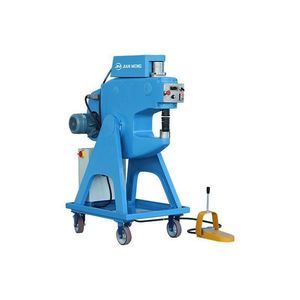 machine de formage par roulage