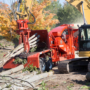 broyeur de branches sur remorque