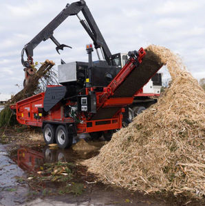 broyeur de branches sur remorque