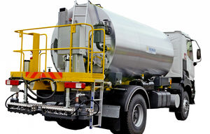 épandeuse de liant montée sur camion