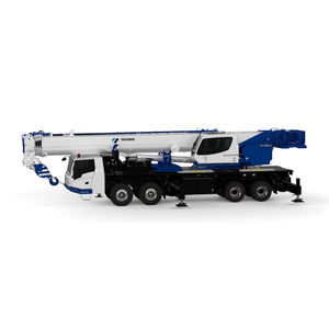 grue montée sur camion 1