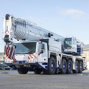 grue montée sur camion