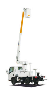 nacelle télescopique montée sur camion 1