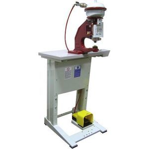 machine de rivetage pneumatique 1