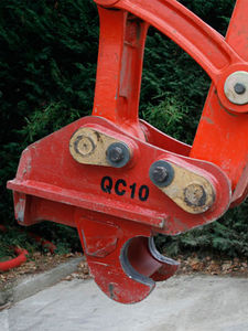 système d'attache rapide pour pelle hydraulique