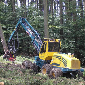 abatteuse forestière sur pneus